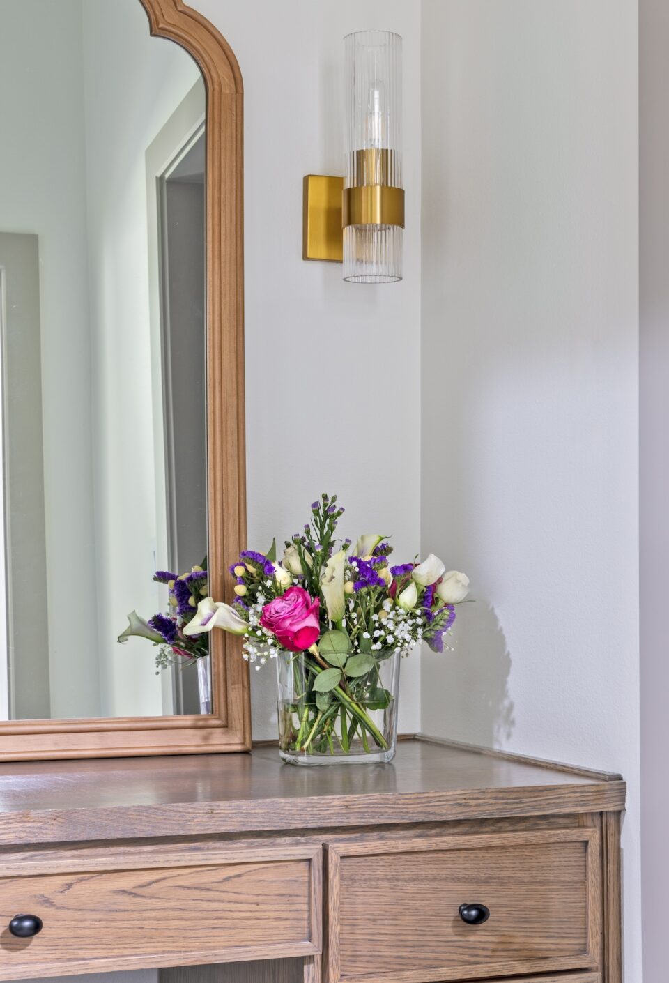 Vanity Detail Vase With Flowers